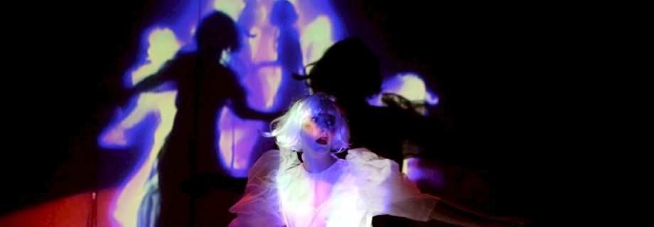 Ein Bodybild - Theater Marabu, Bonn (D), Foto: Ursula Kaufmann