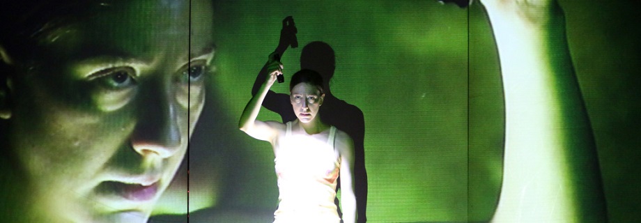 Ein Bodybild - Theater Marabu, Bonn (D), Foto: Ursula Kaufmann