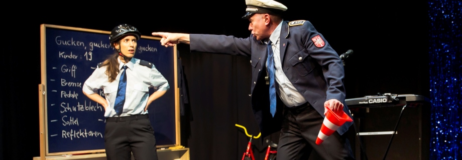 Gucken, gucken, nochmal gucken - TheaterGrueneSosse, Frankfurt (D), Foto: Katrin Schander