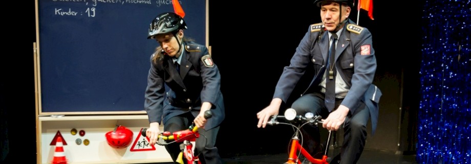 Gucken, gucken, nochmal gucken - TheaterGrueneSosse, Frankfurt (D), Foto: Katrin Schander