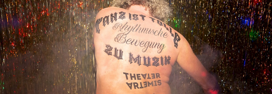 Tanz ist tolle rhythmische Bewegung zu Musik – Theater Artemis, 's-Hertogenbosch (NL), Foto: Henk Claassen