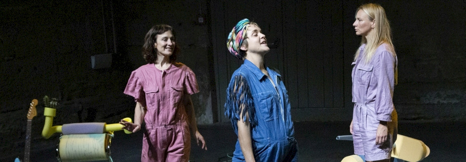 GSCHWÜSCHTERTI (7+) — Weltalm Theater, Bern & Theater Sgaramusch, Schaffhausen (CH), Fotos: Sibylla Walpen