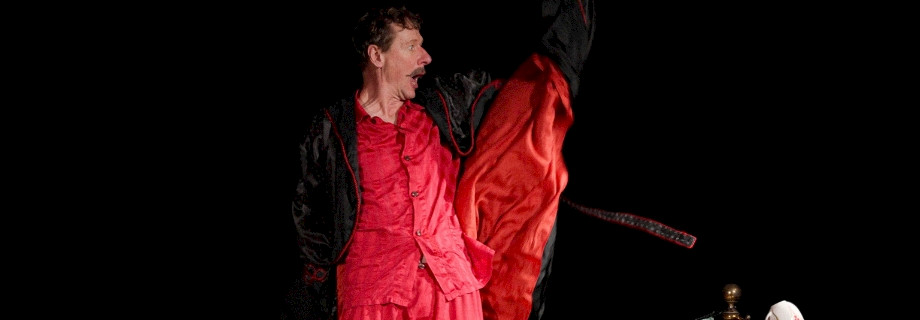 Schlafe! Dornröschen im Bett zu spielen (5+) - Jenapuppets/Martin Vogel, Jena (DE), Fotos: Leander Stahl